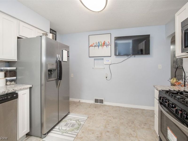 370 Taft Avenue, Bedford, OH 44146 Photo 7