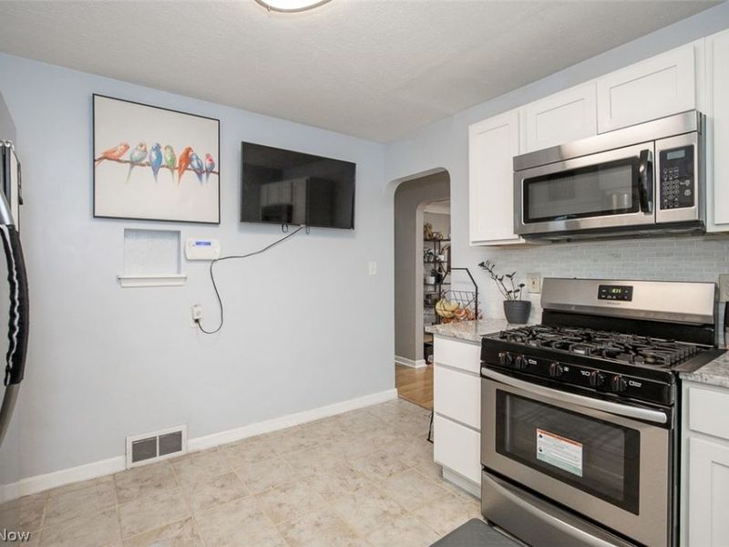 370 Taft Avenue, Bedford, OH 44146 Photo 8