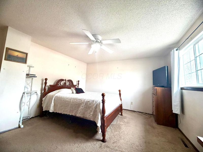 2215 Noe Bixby Road, Columbus, OH 43232 Photo 13