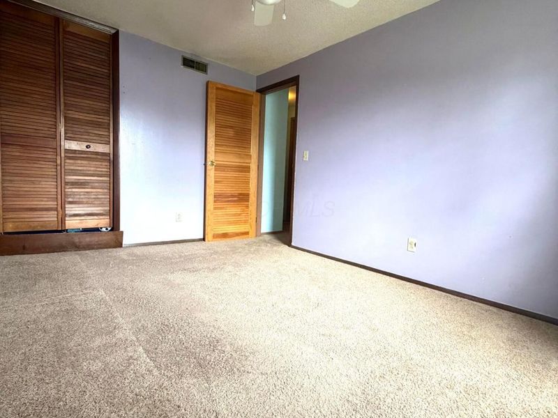 2215 Noe Bixby Road, Columbus, OH 43232 Photo 18