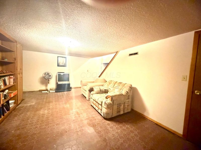 2215 Noe Bixby Road, Columbus, OH 43232 Photo 23