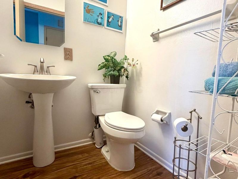 2215 Noe Bixby Road, Columbus, OH 43232 Photo 8