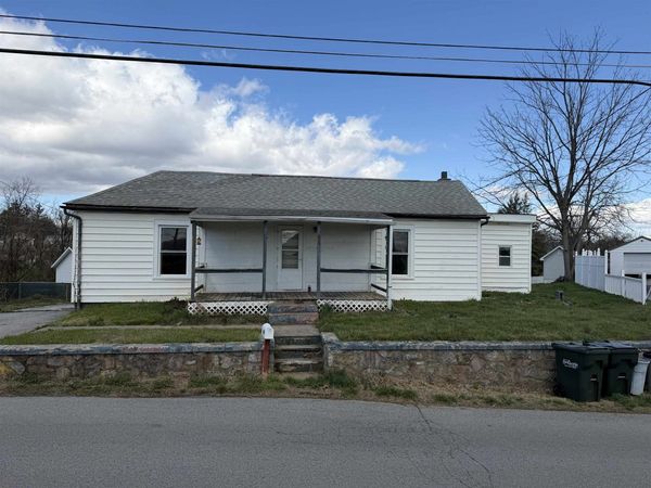 166 STRAITH ST, STAUNTON, VA 24401