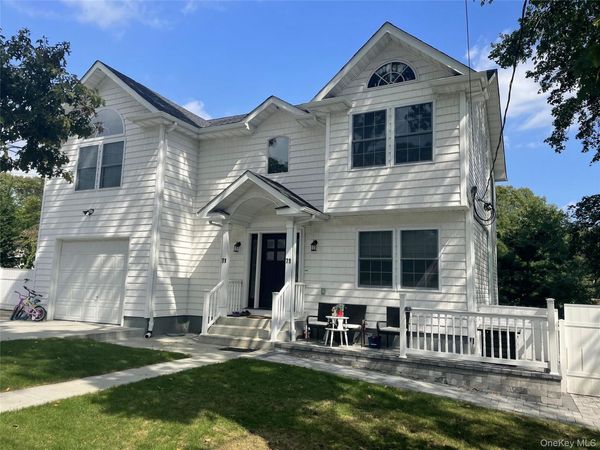 71 Penn Street , Lake Grove, NY 11755