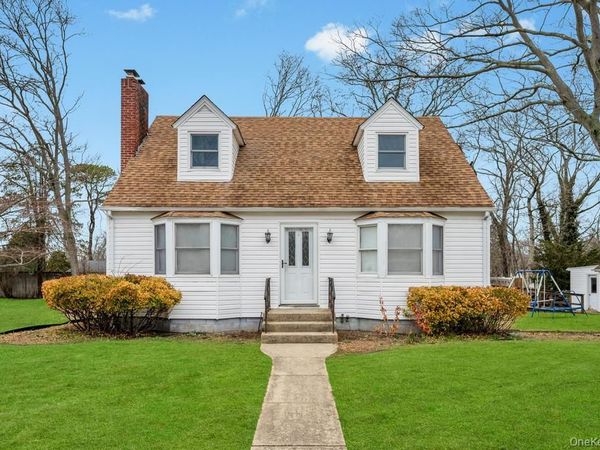 171 N Ontario Street, Ronkonkoma, NY 11779