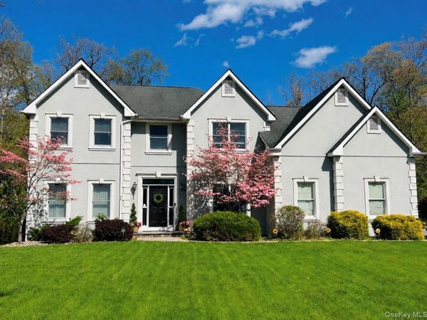 43 Greenwich Avenue, Central Valley, NY 10917