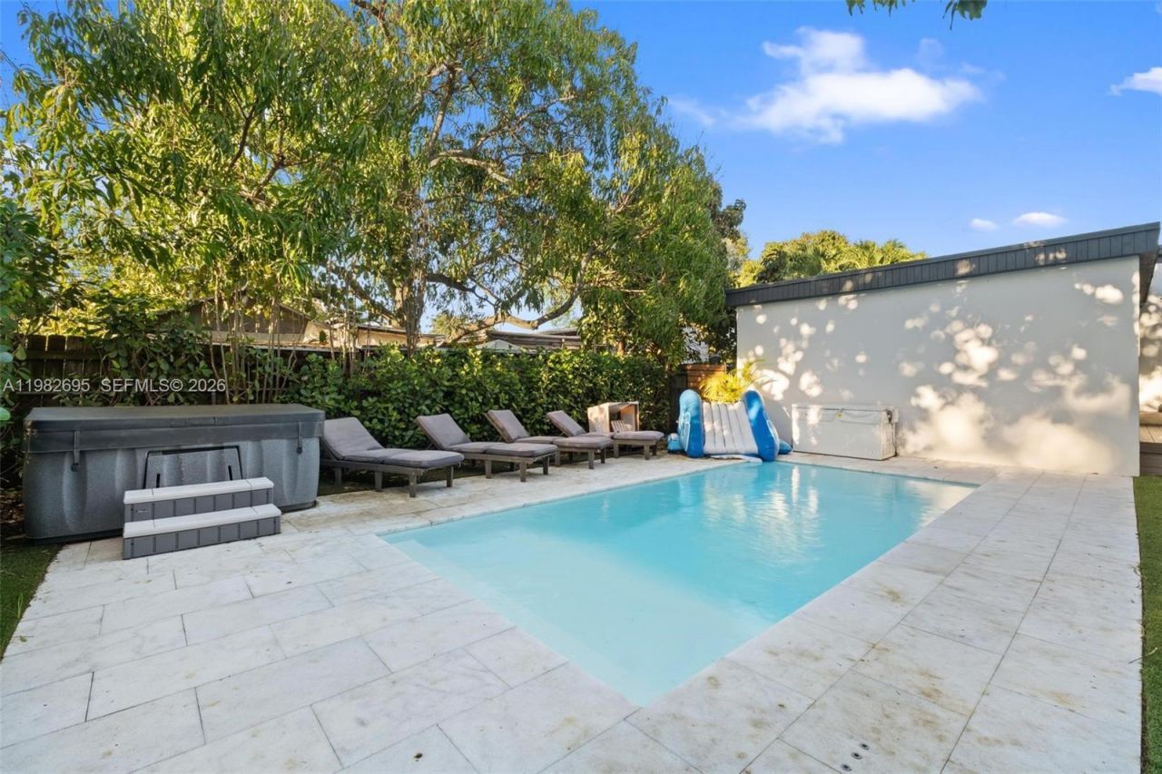 13900 NE 16th Ct , North Miami, FL 33181 Photo