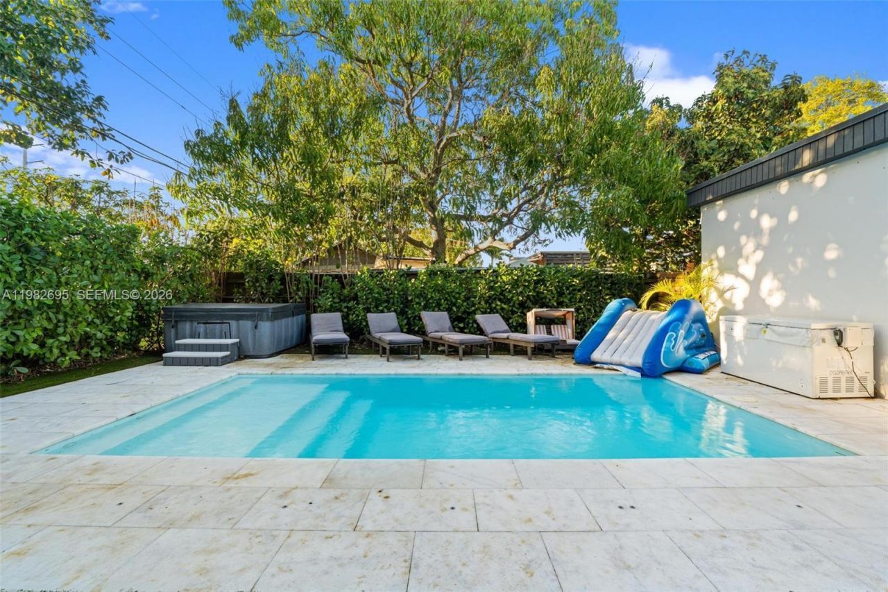 13900 NE 16th Ct , North Miami, FL 33181 Photo