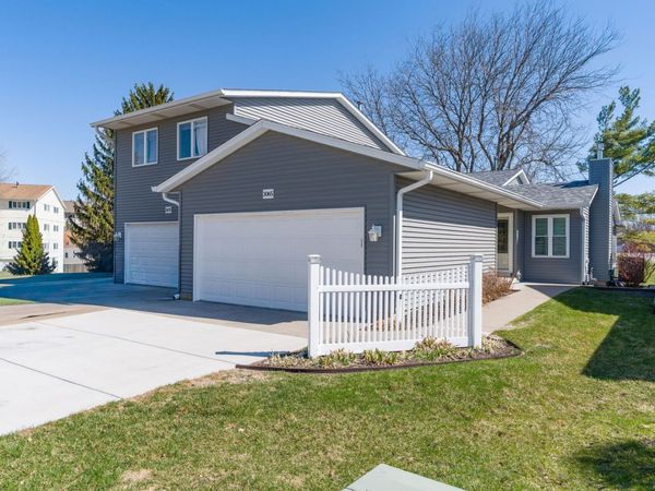 3065 Red Wing Circle , Bettendorf, IA 52722