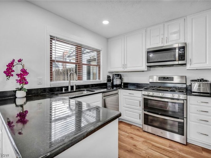 32321 Lake Shore Boulevard , Willowick, OH 44095 Photo 17