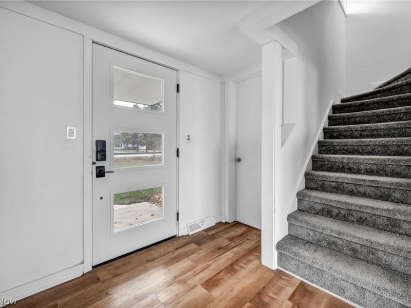 32321 Lake Shore Boulevard , Willowick, OH 44095 Photo 3