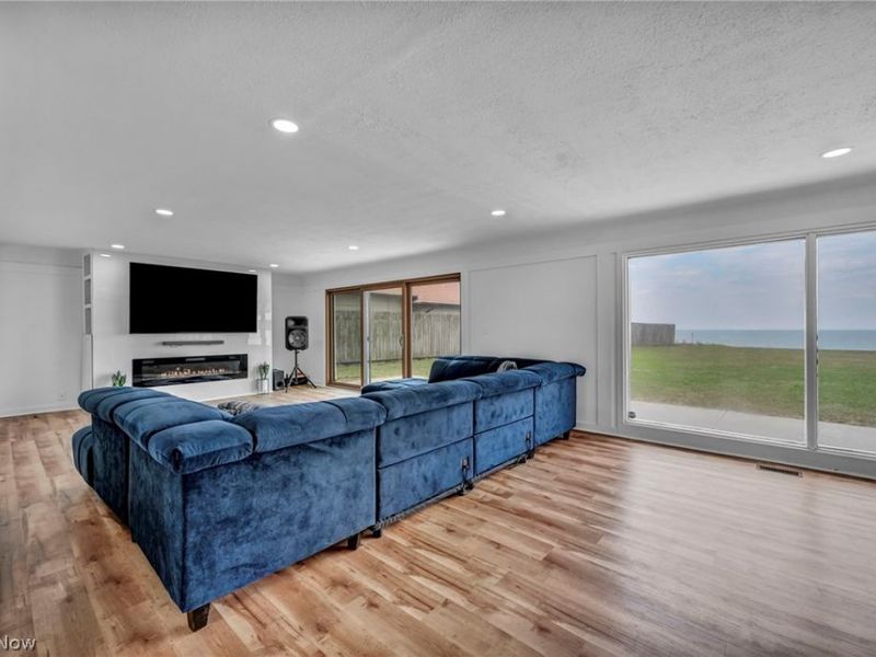 32321 Lake Shore Boulevard , Willowick, OH 44095 Photo 6