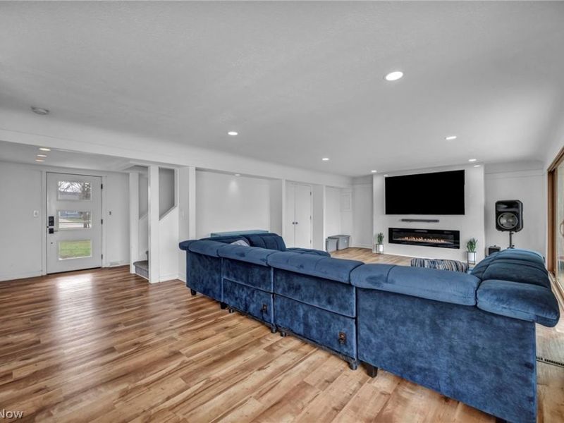 32321 Lake Shore Boulevard , Willowick, OH 44095 Photo 7