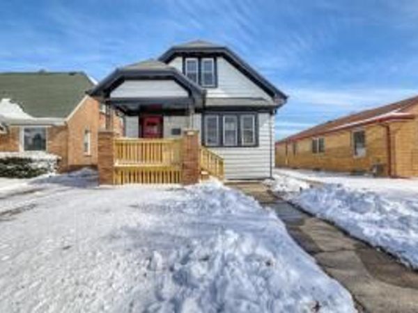 2338 S 98th St, West Allis, WI 53227