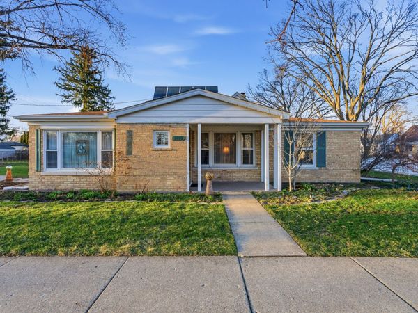 1010 W Elm Street , Arlington Heights, IL 60004