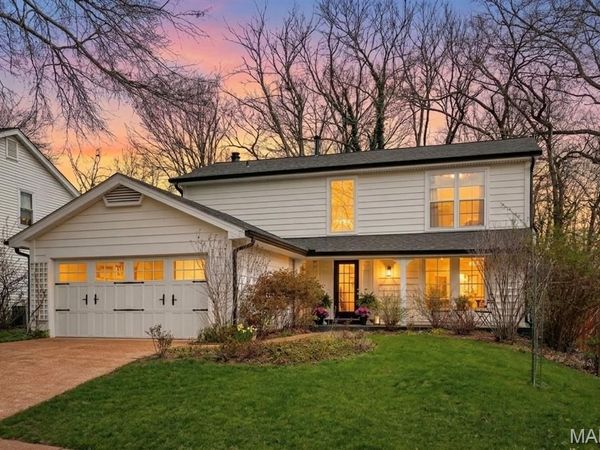 828 Carman Woods Drive , Manchester, MO 63021