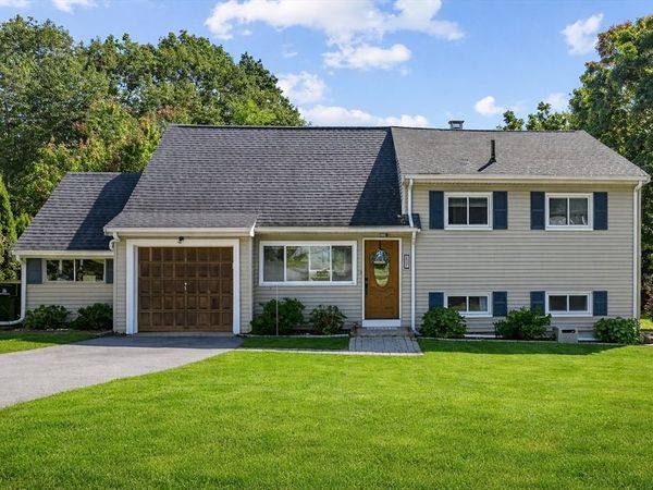 17 Oakvale Road, Framingham, MA 01701