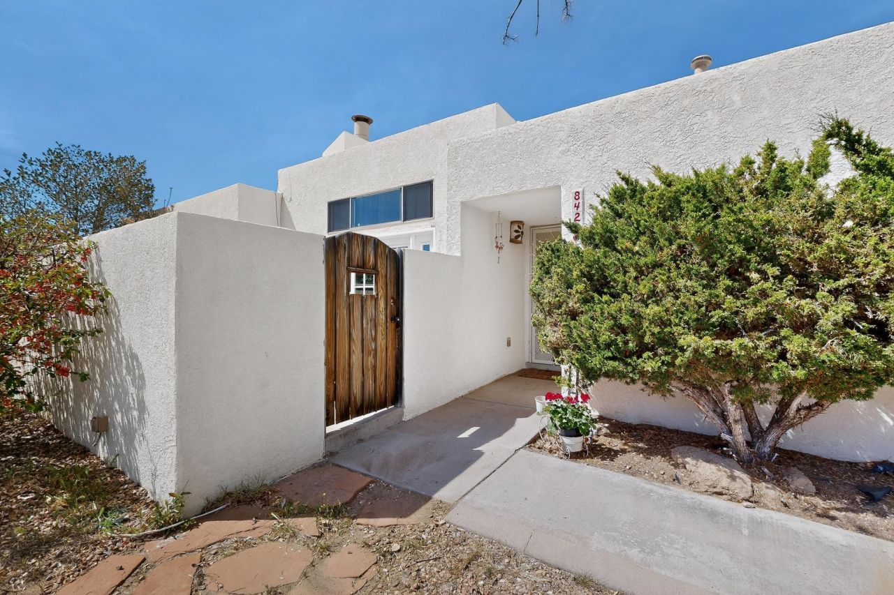 8420 Parrot Run Road Ne, Albuquerque, NM 87109 Main Photo