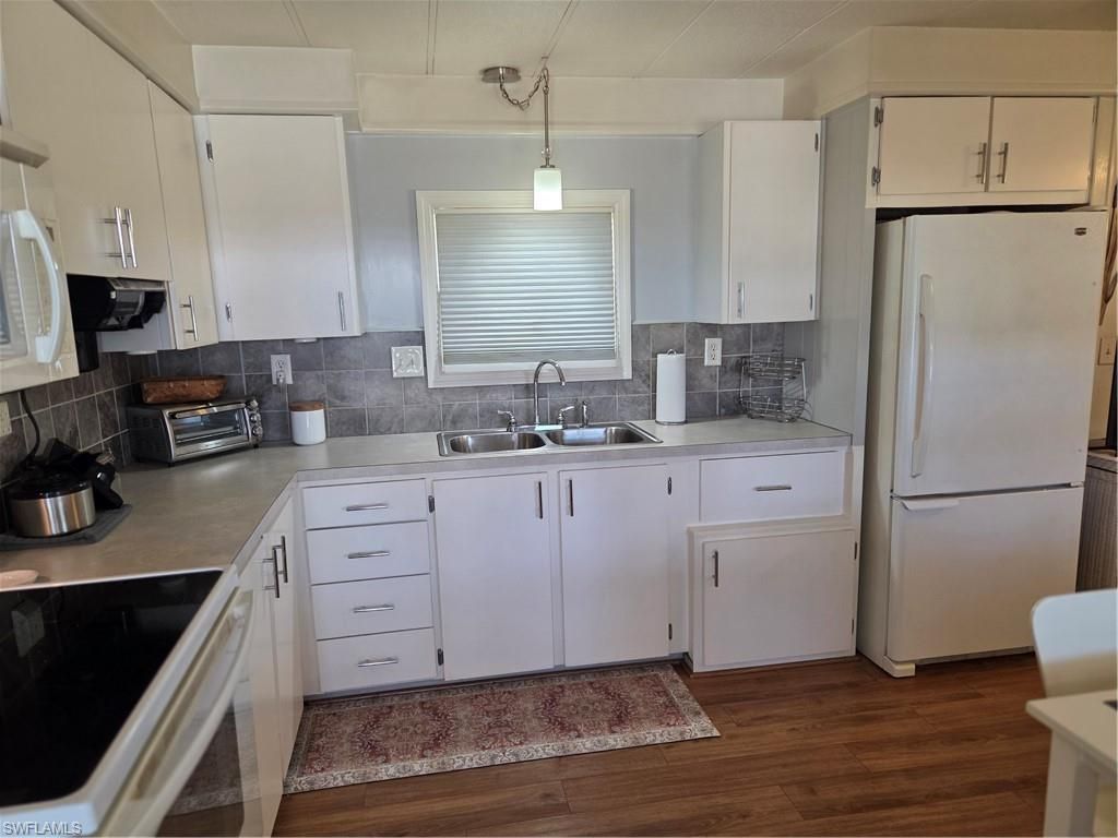 551 Freedom St, North Fort Myers, FL 33917 Photo