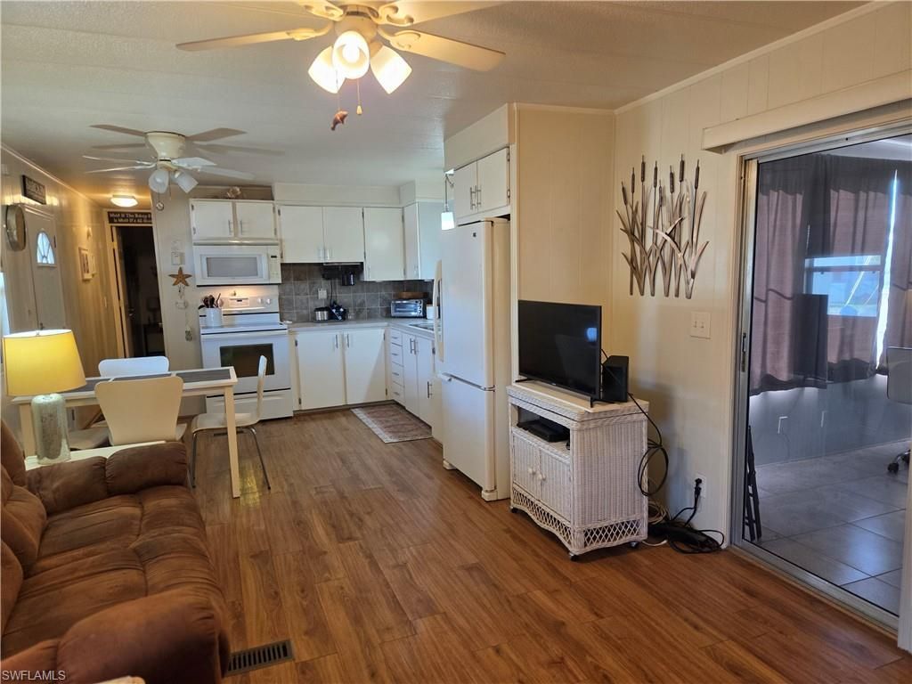 551 Freedom St, North Fort Myers, FL 33917 Photo