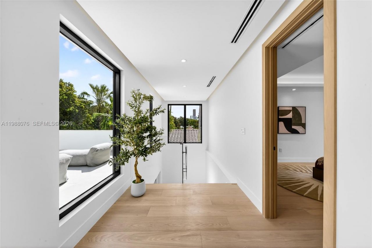 609 SW 24th Rd , Miami, FL 33129 Photo