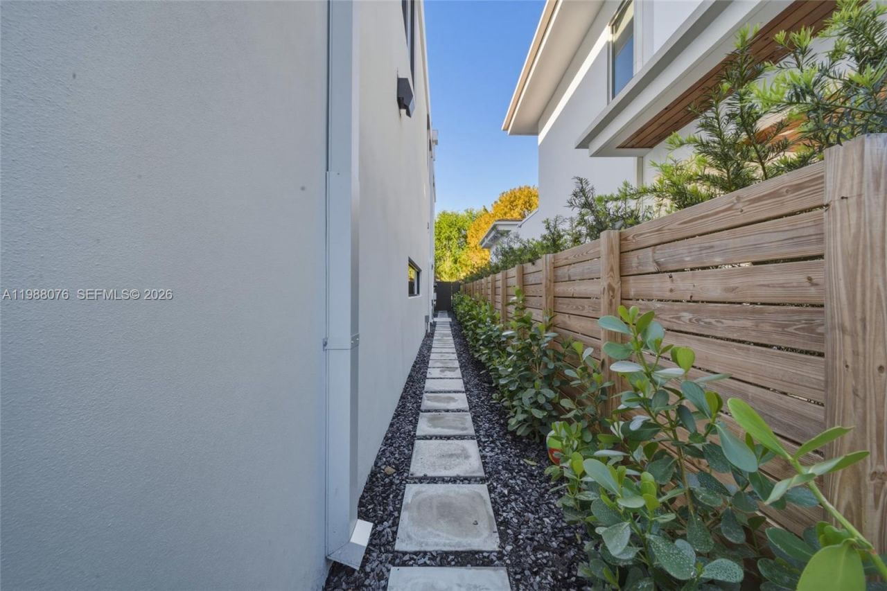 609 SW 24th Rd , Miami, FL 33129 Photo