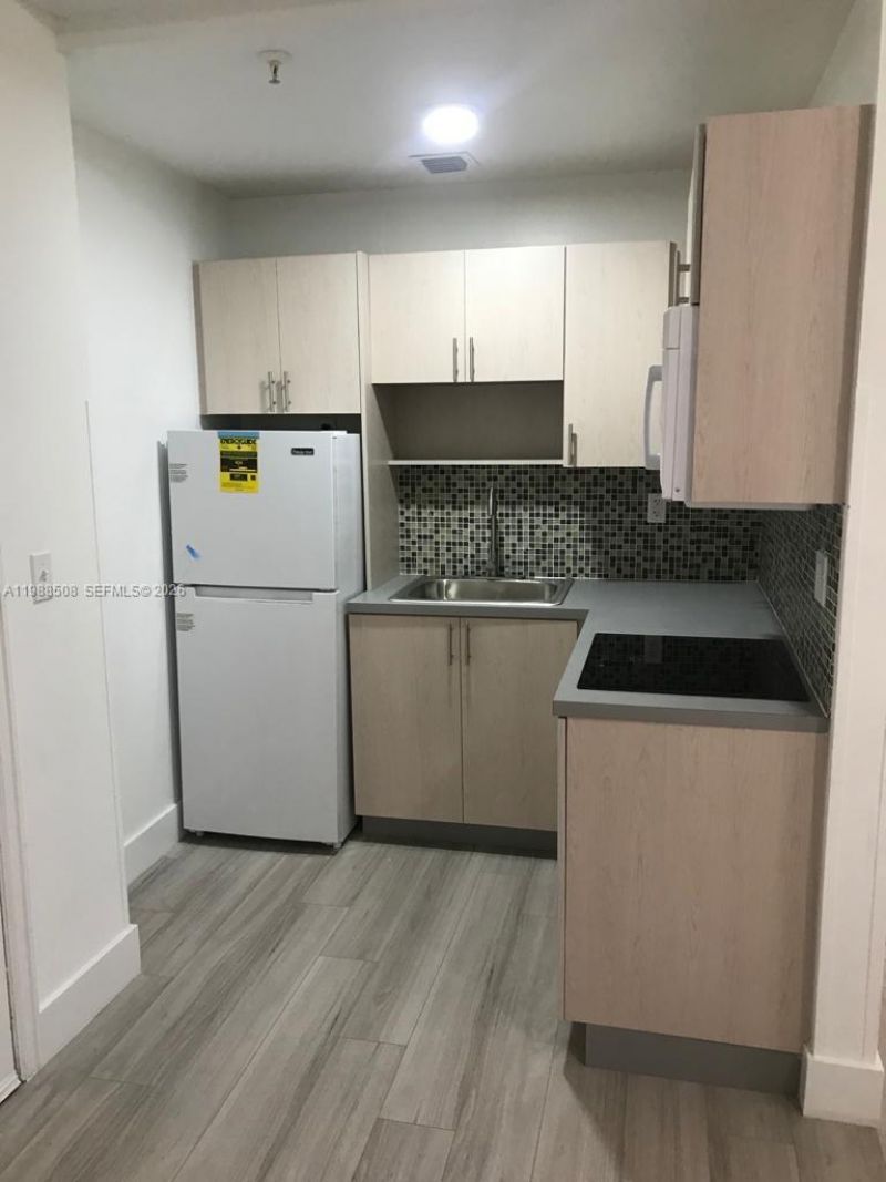 2730 Collins Ave, Unit 312, Miami Beach, FL 33140 Photo