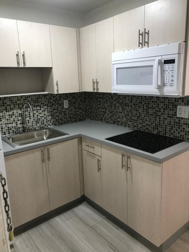 2730 Collins Ave, Unit 312, Miami Beach, FL 33140 Photo