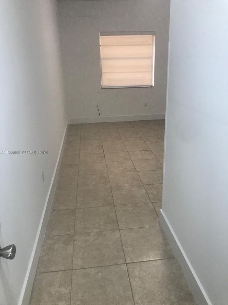 2730 Collins Ave , Unit 205, Miami Beach, FL 33140 Photo