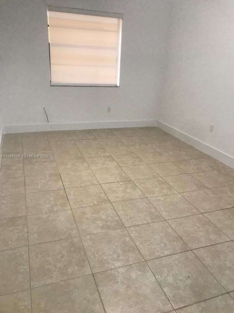 2730 Collins Ave , Unit 205, Miami Beach, FL 33140 Photo