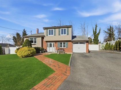 10 Weldon Lane Farmingville, NY 11738