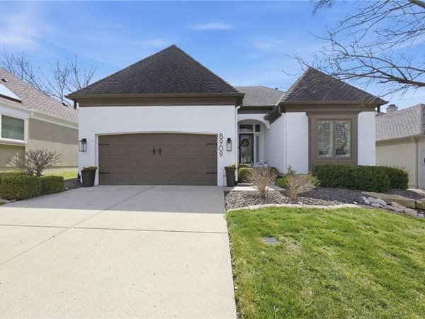8909 W 142nd Court, Overland Park, KS 66221
