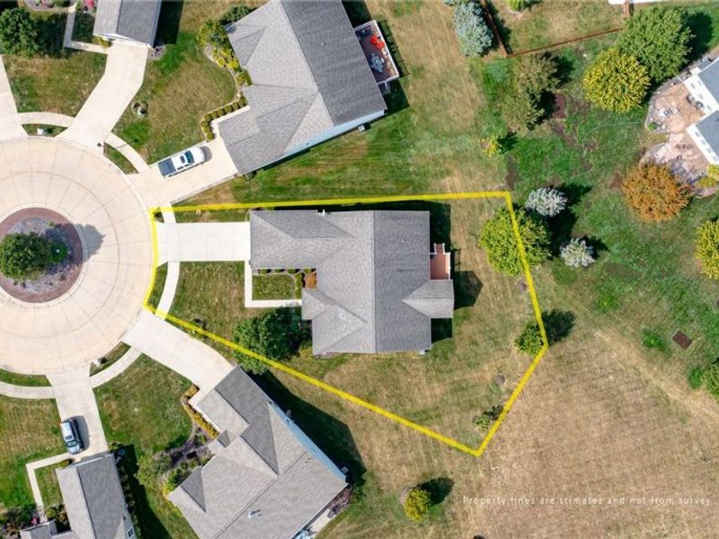 9119 Chatham Circle, North Ridgeville, OH 44039 Photo 3