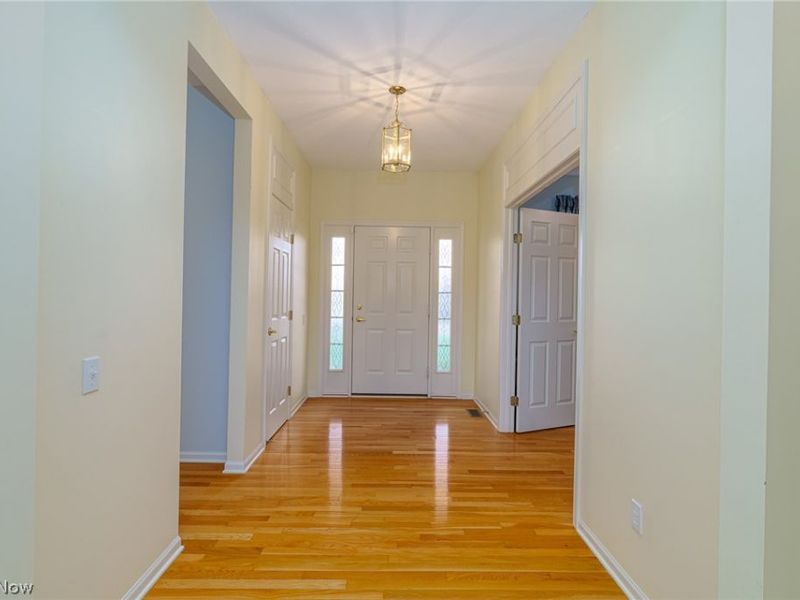 9119 Chatham Circle, North Ridgeville, OH 44039 Photo 5