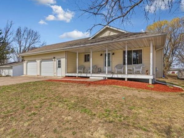 526 Beaver Street E, Belle Plaine, MN 56011