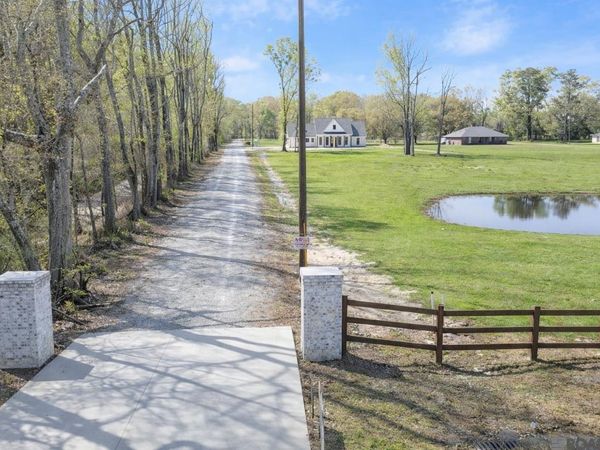 10482 Summerside Dr, Baker, LA 70714