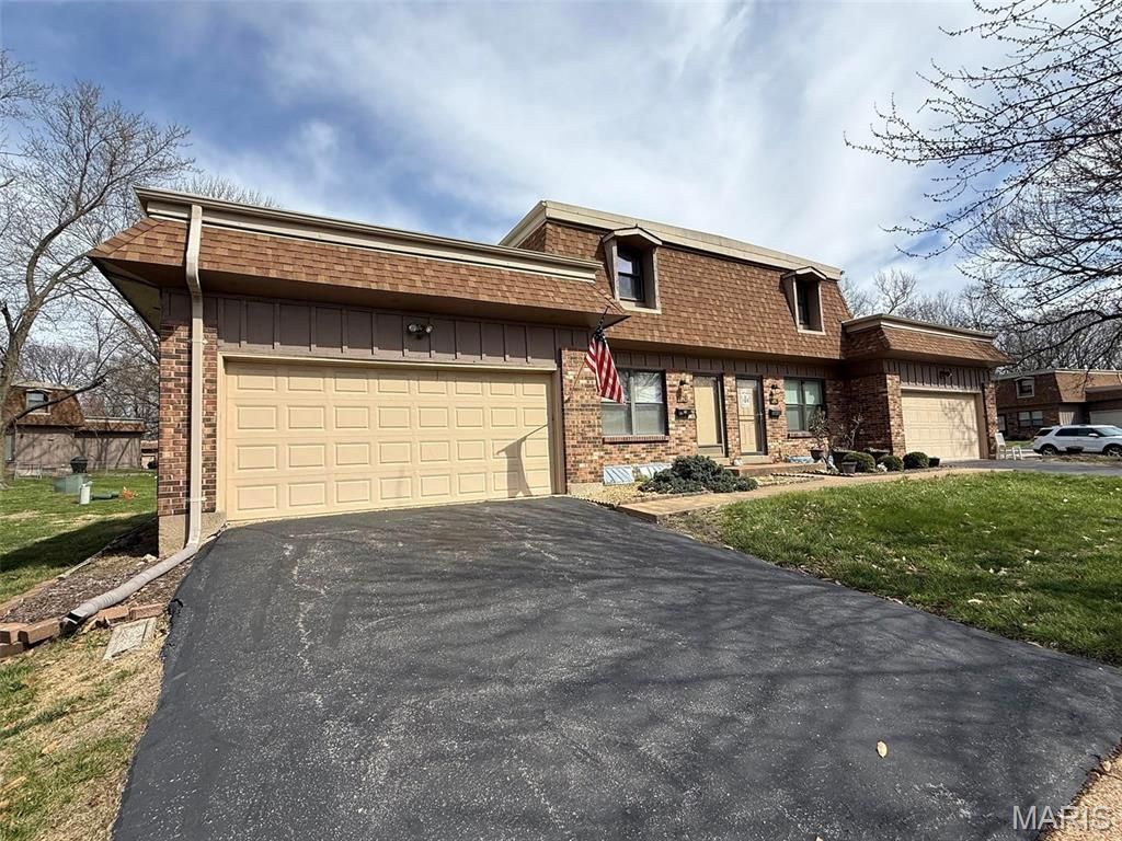 11863 Charlemagne Drive , Maryland Heights, MO 63043 Main Photo