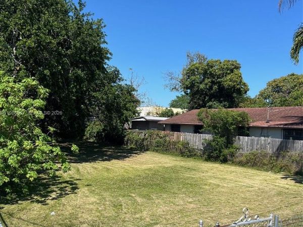 267 NW 31st St , Miami, FL 33127