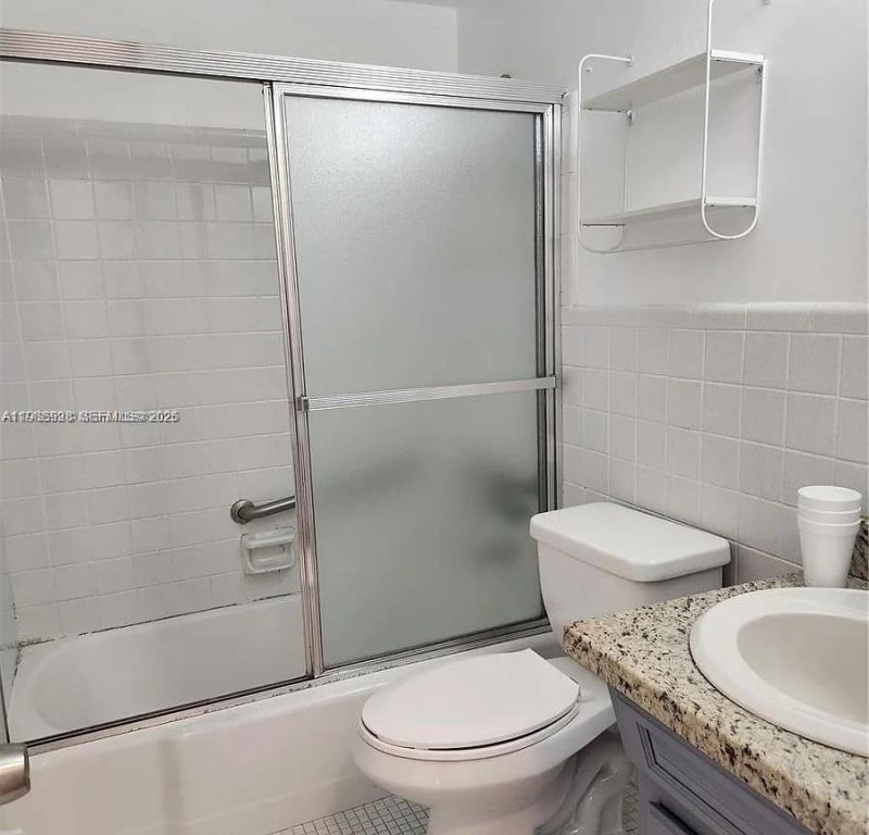 455 Golden Isles Dr , Unit 309, Hallandale Beach, FL 33009 Photo