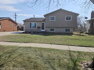 3210 Cero Drive, Sterling Heights, MI 48310