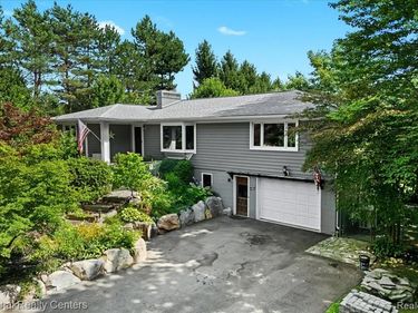 1785 Middle Road, Highland Twp, MI 48357