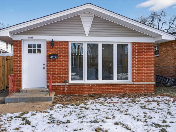 11539 S Carpenter Street , Chicago, IL 60643
