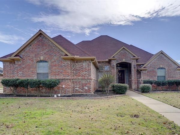 756 Trails End Circle, Hurst, TX 76054