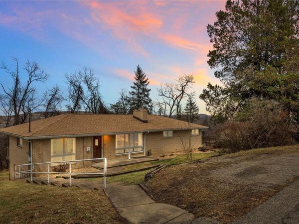 15 Pleasant Dr, Monessen, PA 15062