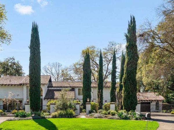 4850 Saint Augustine Dr, Elk Grove, CA 95758