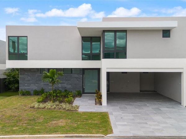 131 CALLE KOMODO STREET, BAYAMON, PR 00959