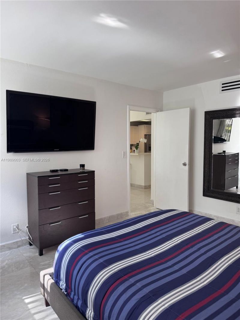 3301 N Country Club Dr , Unit 104, Aventura, FL 33180 Photo