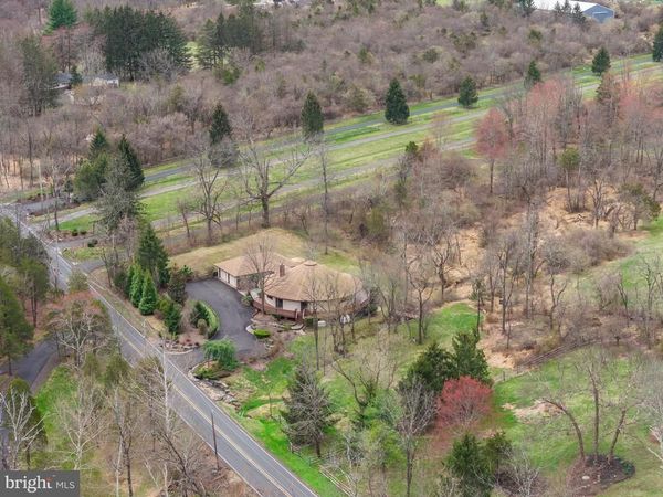 2119 S SUGAN ROAD, NEW HOPE, PA 18938