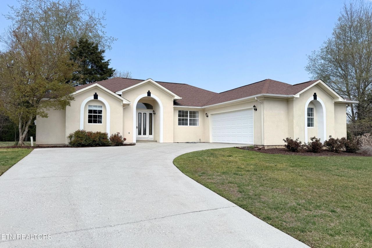 407 Elokwa Place, Loudon, TN 37774 Main Photo