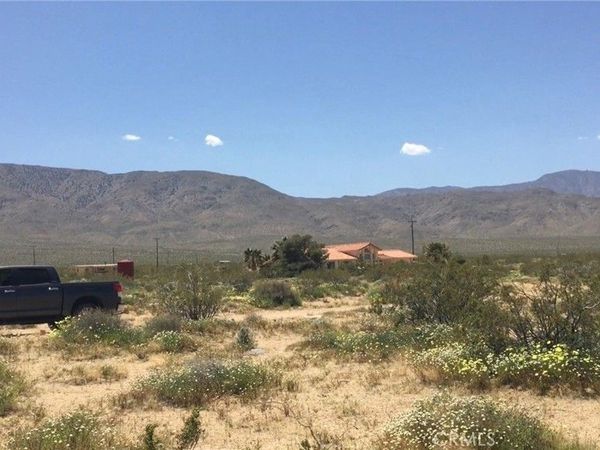48364 Saddle Rock Way, Landers, CA 92285